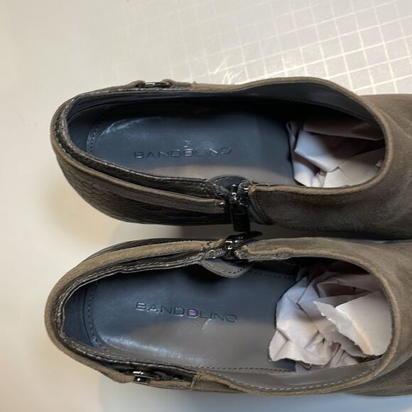 Bandolino woman’s dark taupe suede/leather side zip booties. Size 9.5. - Picture 6 of 9